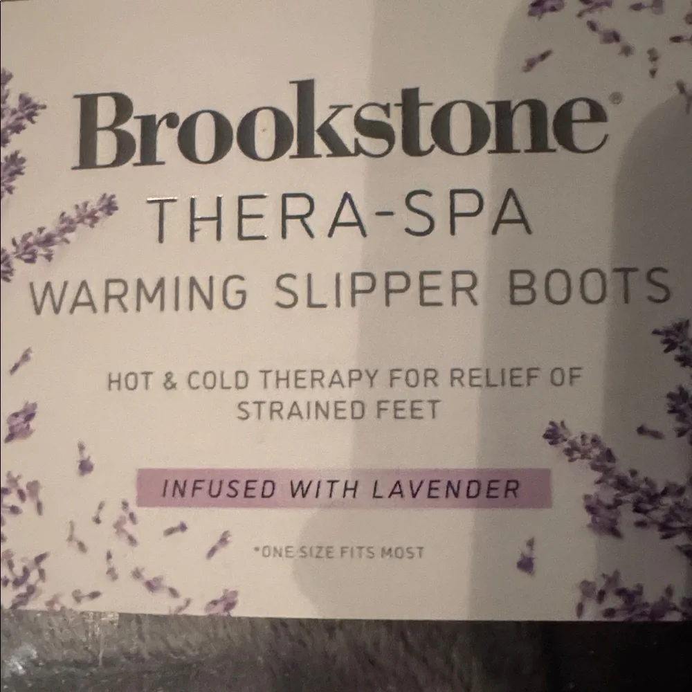 NEW Brookstone Thera-Spa‎ Warming Slipper Boots